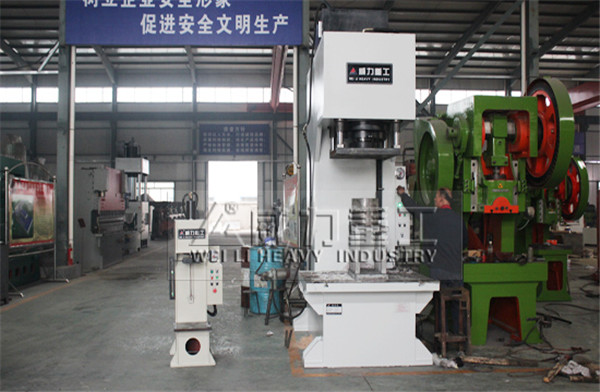 單柱萬(wàn)能液壓機(jī)